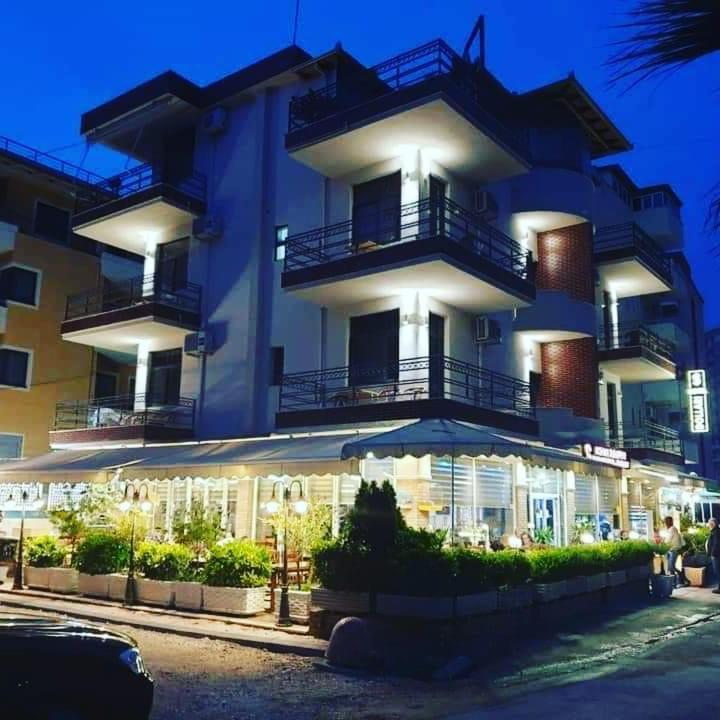 Hotel Dollari Kryemëdhej Extérieur photo